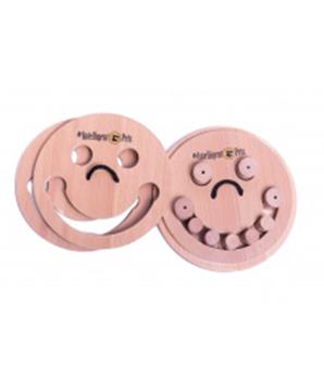Levně Dřevěný hlavolam Smile 1 ks